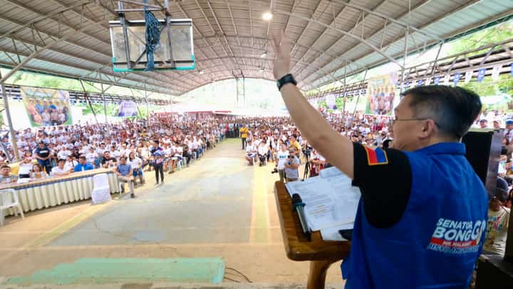 Senator Go inspects Davao SHC, leads relief operation